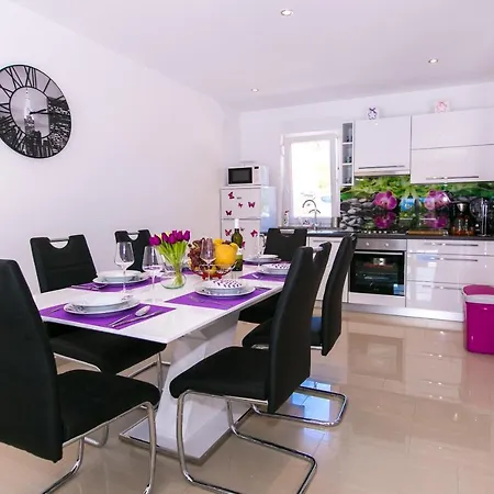 House Pink Сasa de vacaciones Vrh (Krk)