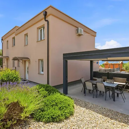 Semesterbostad House Pink Vrh (Krk)