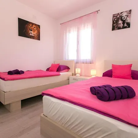 Ferienhaus House Pink
