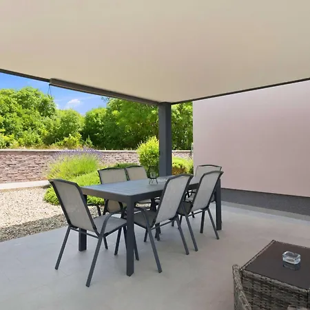 Holiday home House Pink
