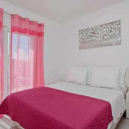 House Pink Holiday home *