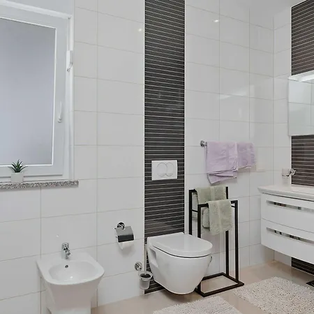 House Pink * Vrh (Krk)