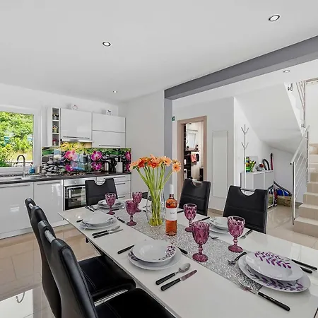 House Pink * Vrh (Krk)