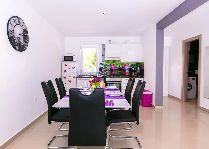 House Pink * Vrh (Krk)