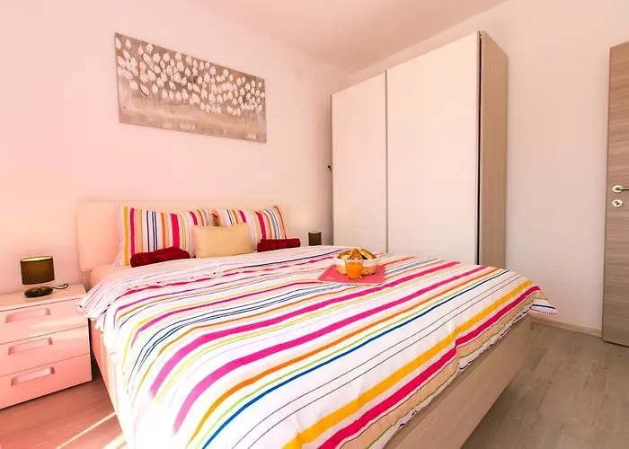 House Pink * Vrh (Krk)